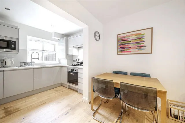 Photo 3 — Griggs Place, SE1
