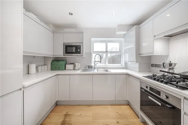 Photo 2 — Griggs Place, SE1