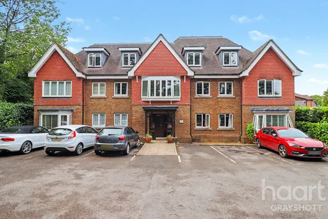 Boundary Road, Grayshott, GU26, photo 1