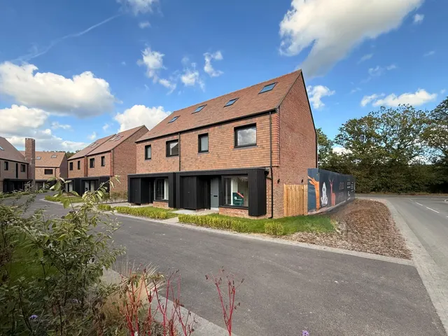 Cranleigh, GU6, photo 1