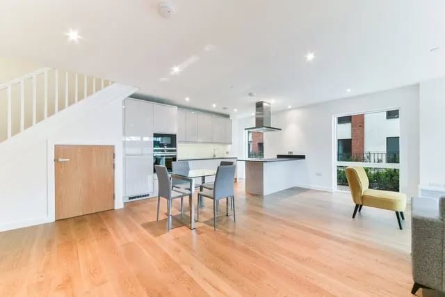 Thonrey Close, Colindale Gardens, Colindale, London, NW9, photo 1