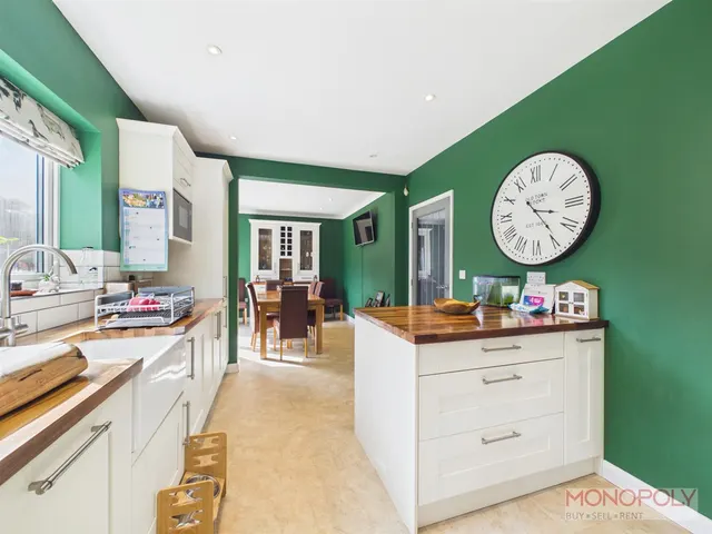 Thornhurst Drive, Wrexham, LL13, photo 2
