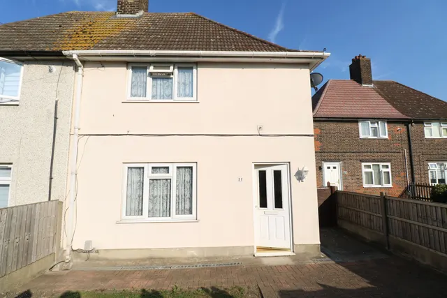 Northview Avenue, Tilbury, Essex, RM18 7RT, photo 1