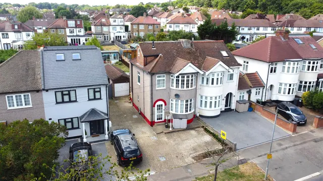 Pyrles Lane, Loughton, photo 1