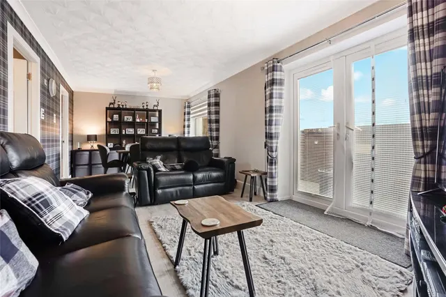 Lenzie Avenue, Deans, EH54, photo 3