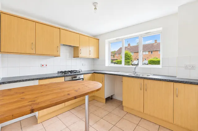 St. Oswalds Crescent, Ashbourne, photo 2