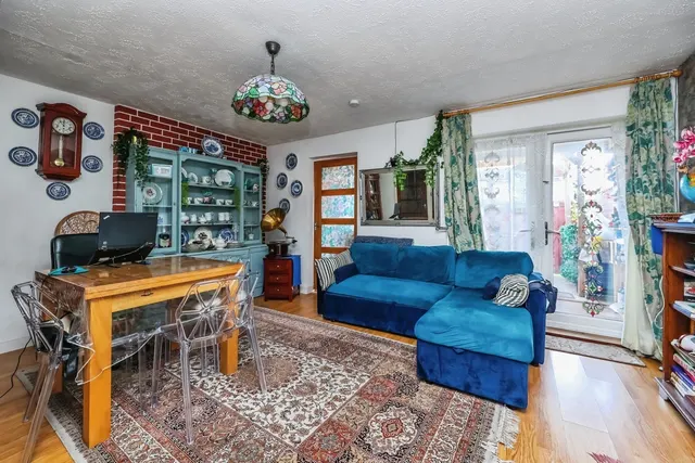 Newmarket Road, NG6, photo 2