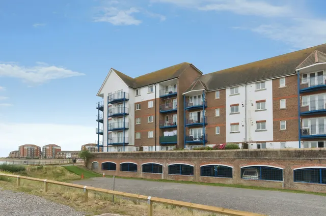 Bermuda Place, EASTBOURNE, photo 1