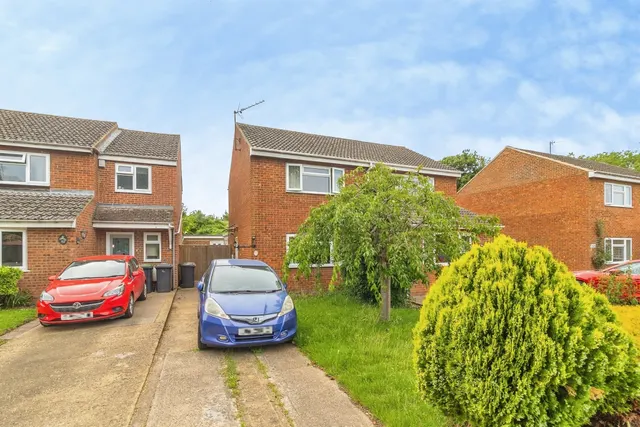 Pilgrims Close, Harlington, LU5, photo 1