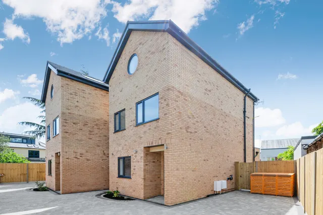 Grand Drive, Raynes Park, SW20, photo 1