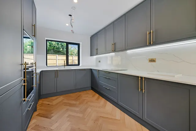 Grand Drive, Raynes Park, SW20, photo 2