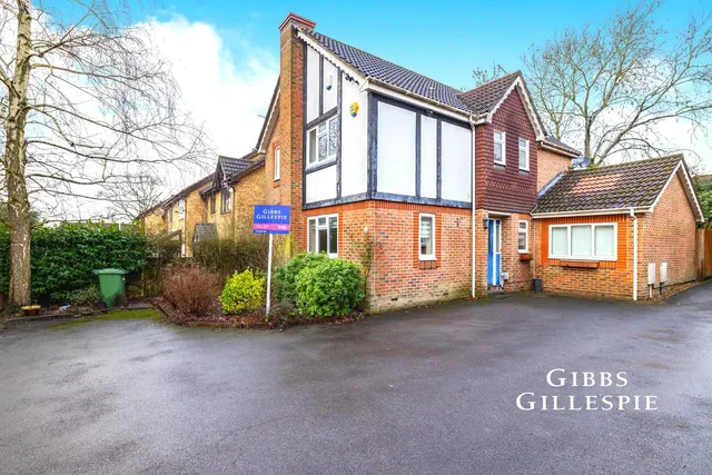 Baycroft Close, Pinner Fees Apply, HA5, photo 1