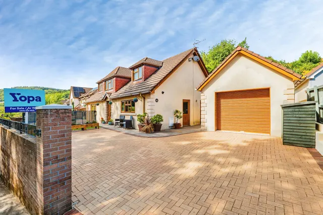 Griffin Rise, Treharris, CF46, photo 1