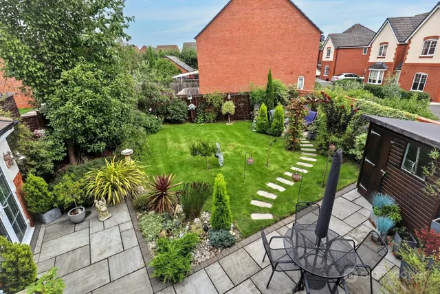Reapers Close, Weddington, CV10, photo 3