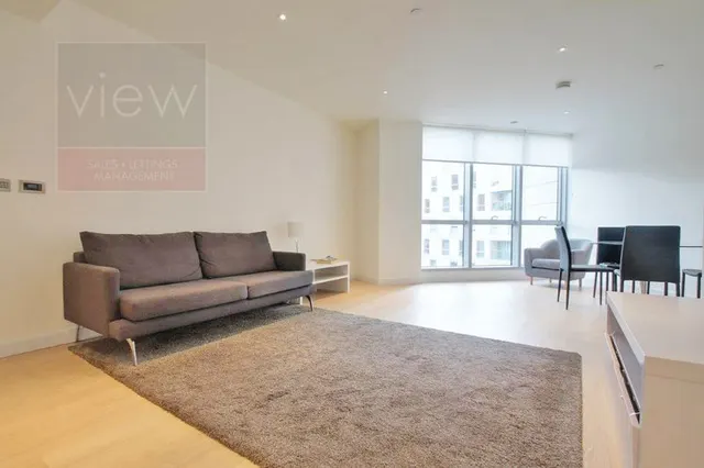 Biscayne Avenue, London E14 9AY, photo 1