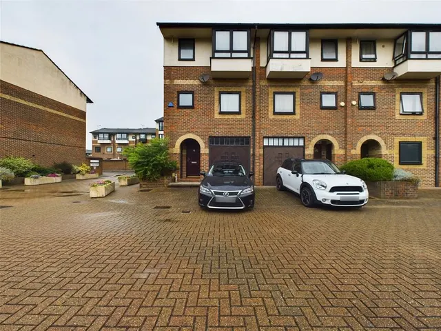 Barnfield Place, London, E14, photo 1
