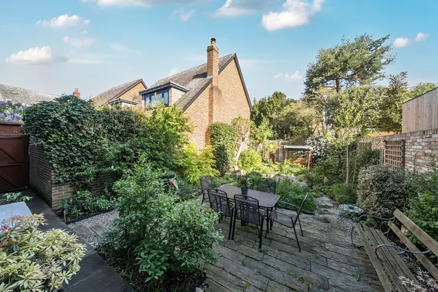 Mary Lawrenson Place, SE3, photo 1