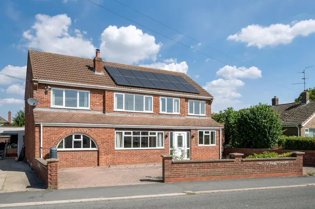 Cambridge Road, Stamford, PE9, photo 1