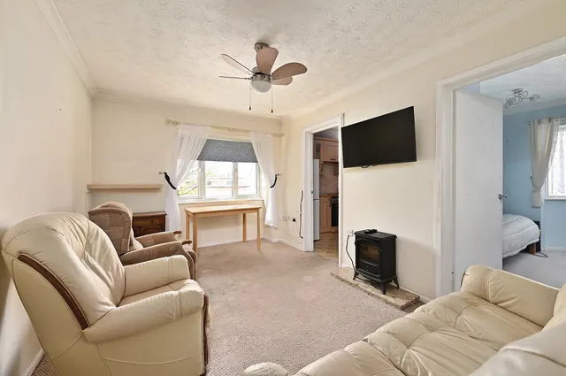 Broom Way, Blackwater, GU17, photo 3