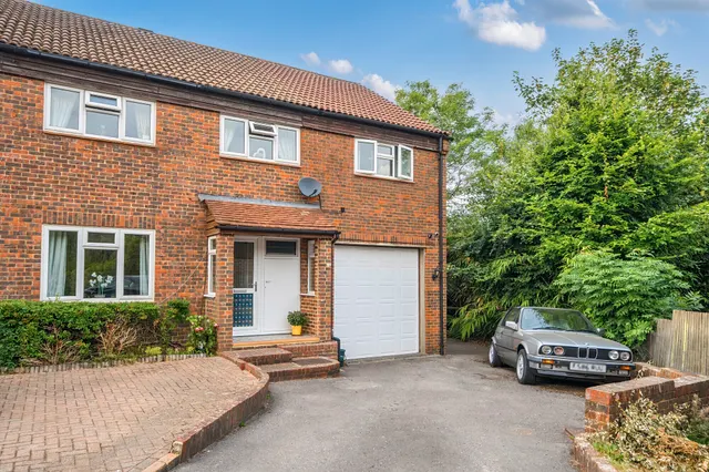 Williamson Close, Haslemere, GU27, photo 1