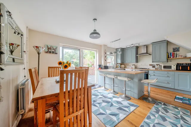 Photo 2 — Williamson Close, Haslemere, GU27