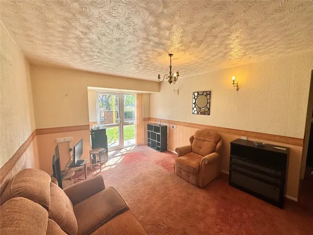 Hanover Court, Ingol, PR2, photo 2