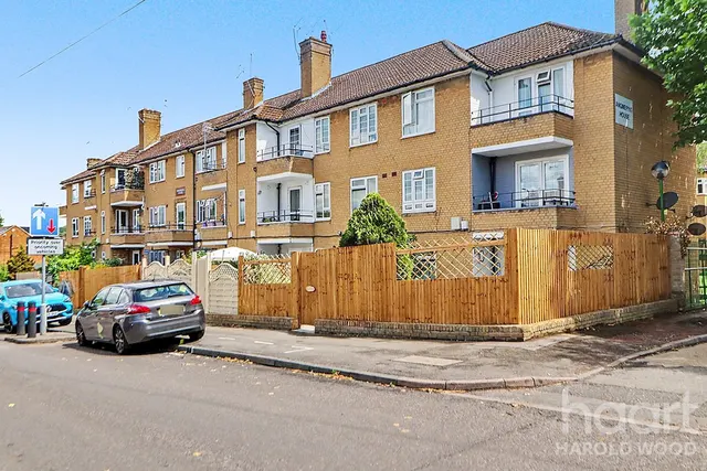 Barnstaple Road, Romford, RM3, photo 1