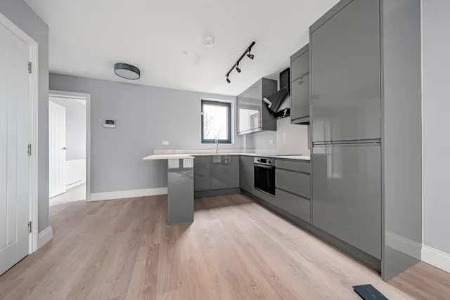 Hanworth Road, Hounslow, TW3, photo 1