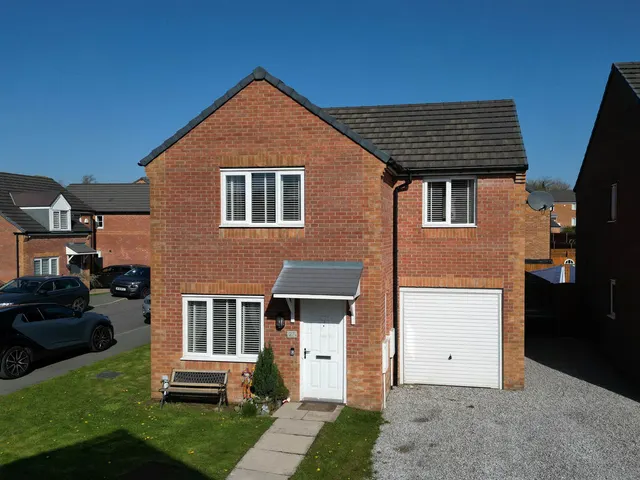 Lowry Way, Rochdale OL11 2BD, photo 1