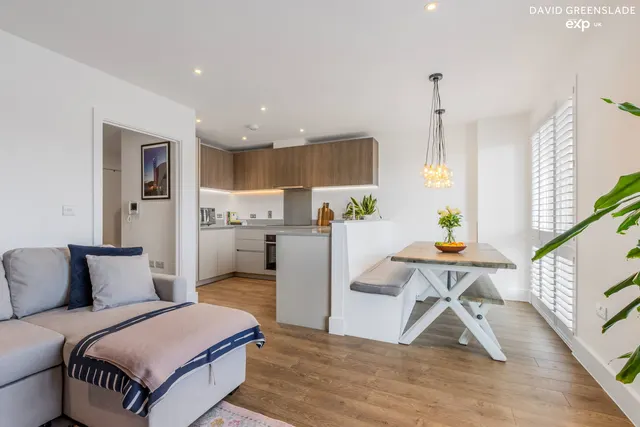 Vallans Court, Bow River Village, E3, photo 1