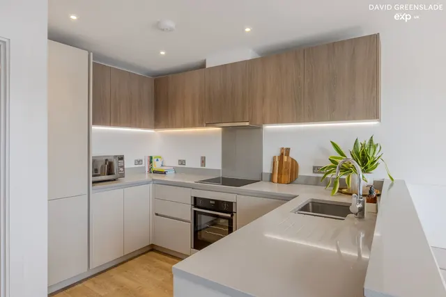 Vallans Court, Bow River Village, E3, photo 3