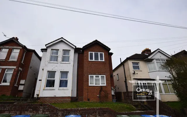 Broadlands Road, SO17, photo 1