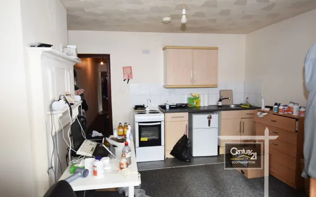 Broadlands Road, SO17, photo 2