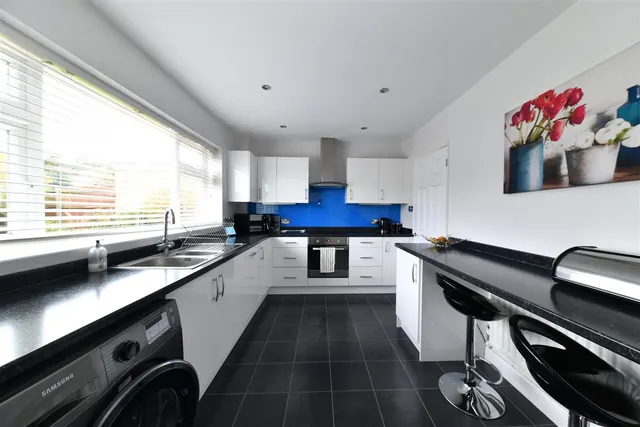 Photo 2 — Wellington Road, Stevenage, SG2 9HR