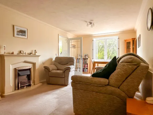 Christ Church Close, Nailsea, BS48, photo 3