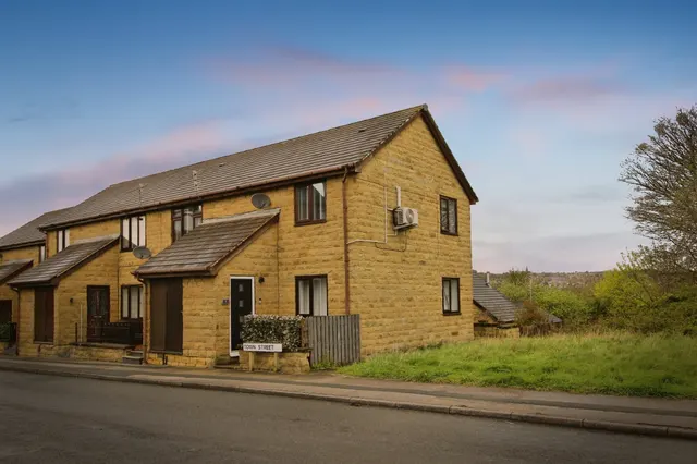 Town Street, Rodley, Leeds, photo 1