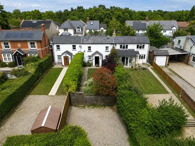 Bunces Lane, Burghfield Common, RG7, photo 1
