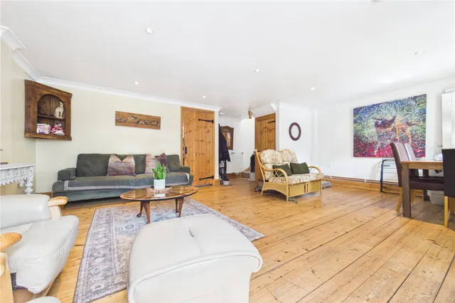 Bunces Lane, Burghfield Common, RG7, photo 3