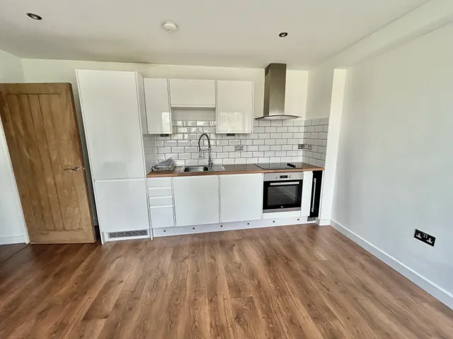 Carlton Square, Carlton, NG4, photo 2
