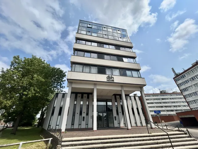 Carlton Square, Carlton, NG4, photo 1