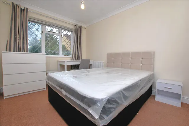 Fairborne Way, Guildford, GU2, photo 1