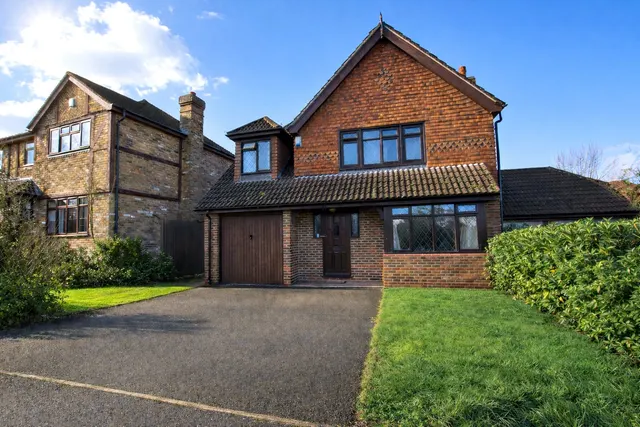 Fairborne Way, Guildford, GU2, photo 3