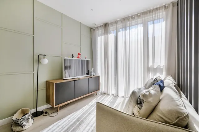 4 bedroom house, Springpark Drive, London, N4