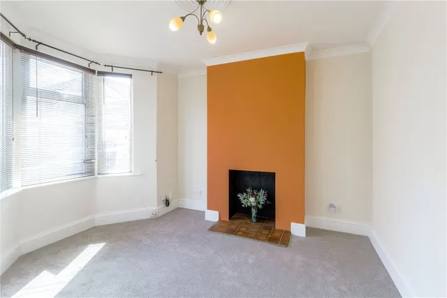 4 bedroom house — Lutterworth Road, Northampton, Northamptonshire, NN1