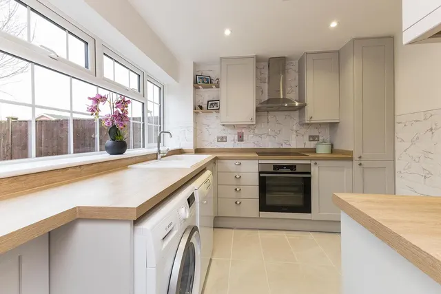Photo 2 — Rye Close, Cox Green, Maidenhead, Berkshire