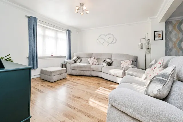 Photo 2 — Cherwell Grove, South Ockendon, Essex, RM15
