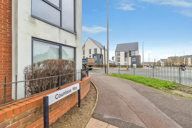 Countess Way, Broughton, MK10, photo 1