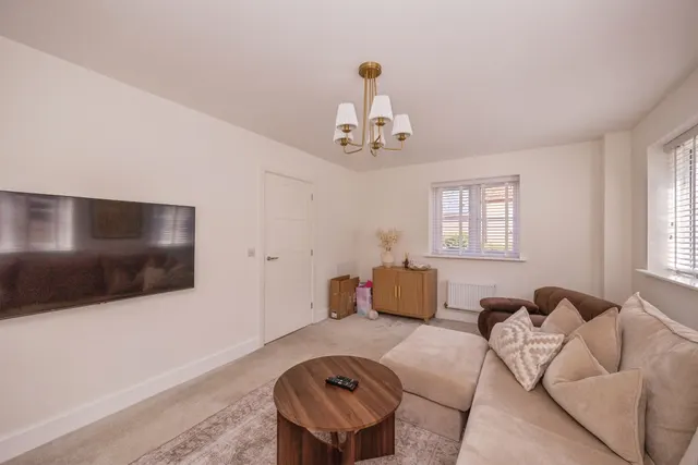 Photo 2 — Cartwright Close, Waterlooville