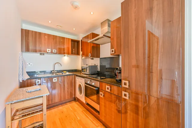 London, E14, photo 3