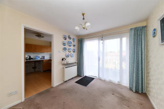 Photo 3 — Telford Avenue, Stevenage, Herts, SG2 0AU